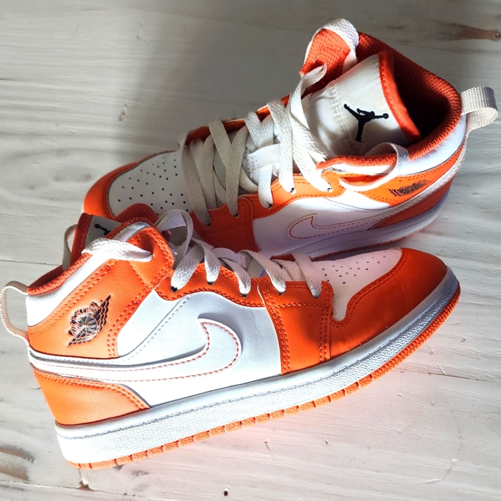 AIR JORDAN KIDS 1.5 MID SE GS SHOES
